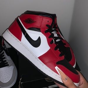 Chicago black toe Jordan 1 Mids | 6y | barley used
